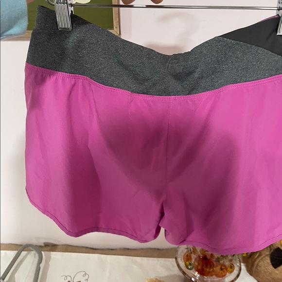 Nike Pink Lined Shorts Size Medium - Picture 4 of 5